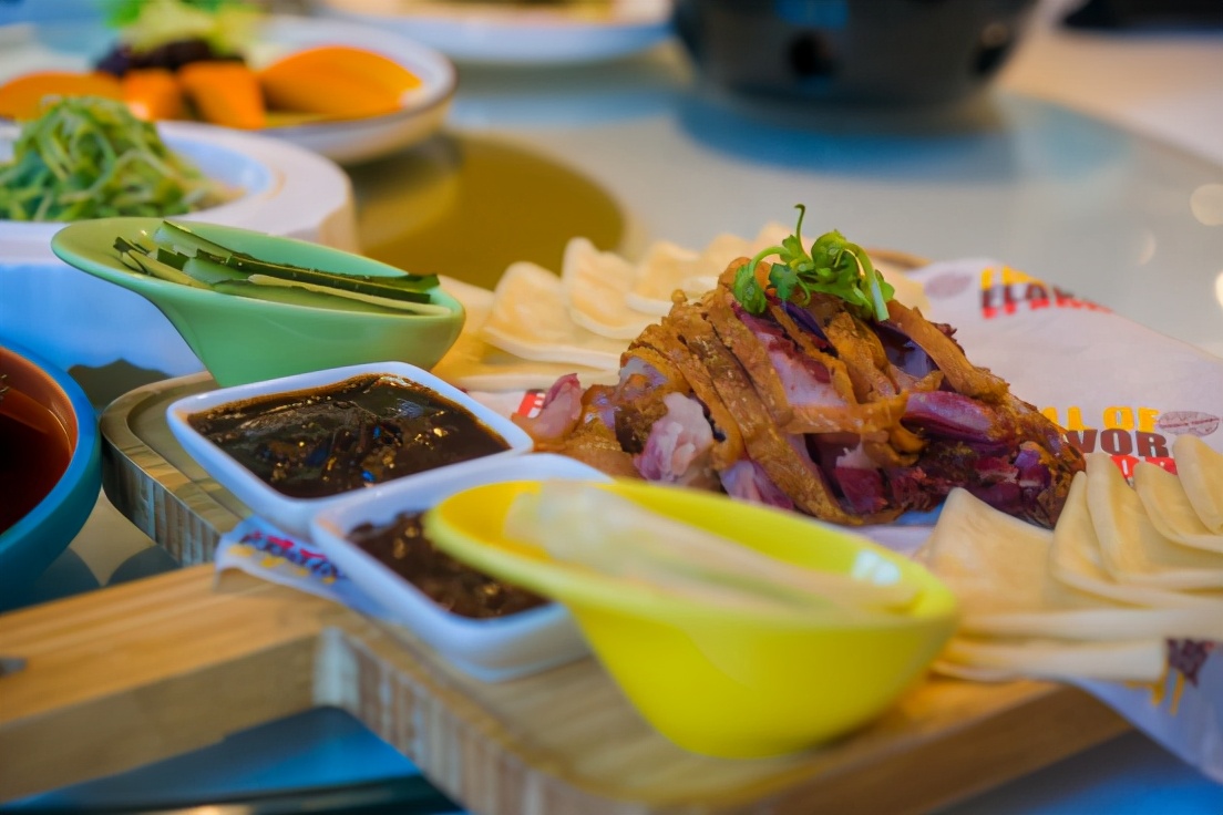 商量岗内的这家酒店，四季气候适宜居住，住客宛若身处桃花源