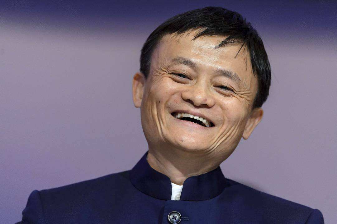 马云推销被公务员拒绝，20年后马云成首富，网友：当年那位老爷呢