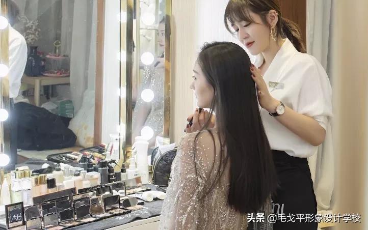 开化妆工作室之前一定要看，别拿血汗钱打水漂