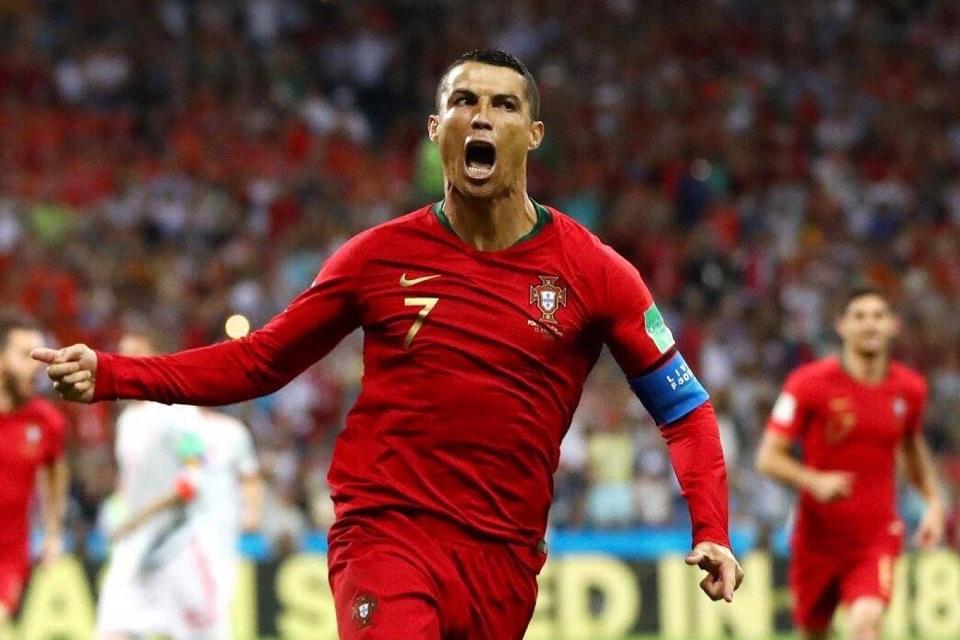 战衣欧美风,历年欧洲杯比赛球衣有哪些