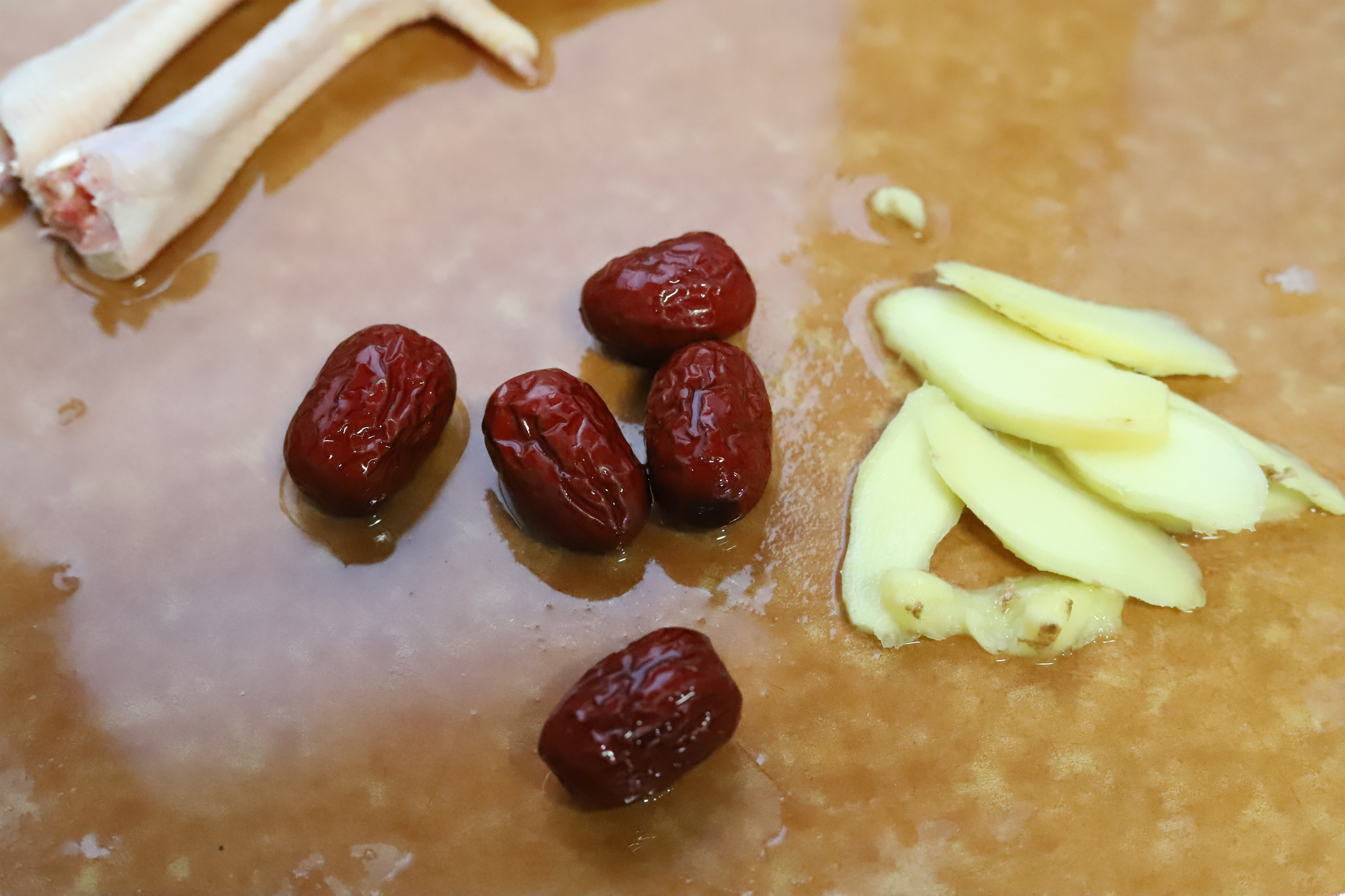 虫草花用来炖鸡汤是绝配，暖胃滋补还简单，别错过了