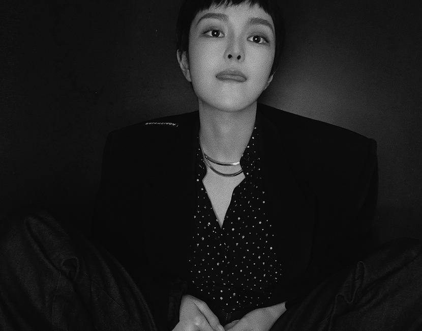 周扬青戴黑色帽子的照片,周扬青同款发型