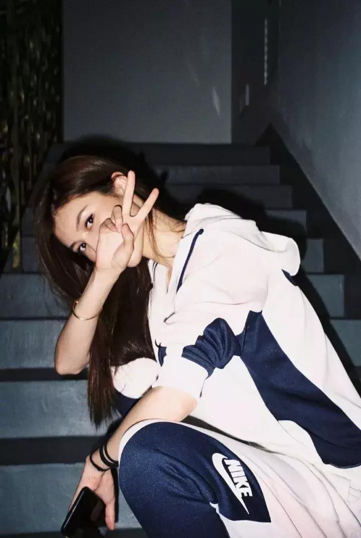 女人圆脸发型和方脸哪个更抗老,适合圆脸方脸女生的发型短发