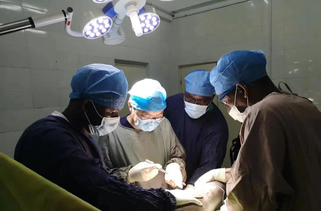 【讲*党**性强担当创一流】北京积水潭医院优秀*产党共**员风采展示（援几内亚医疗队篇十三）