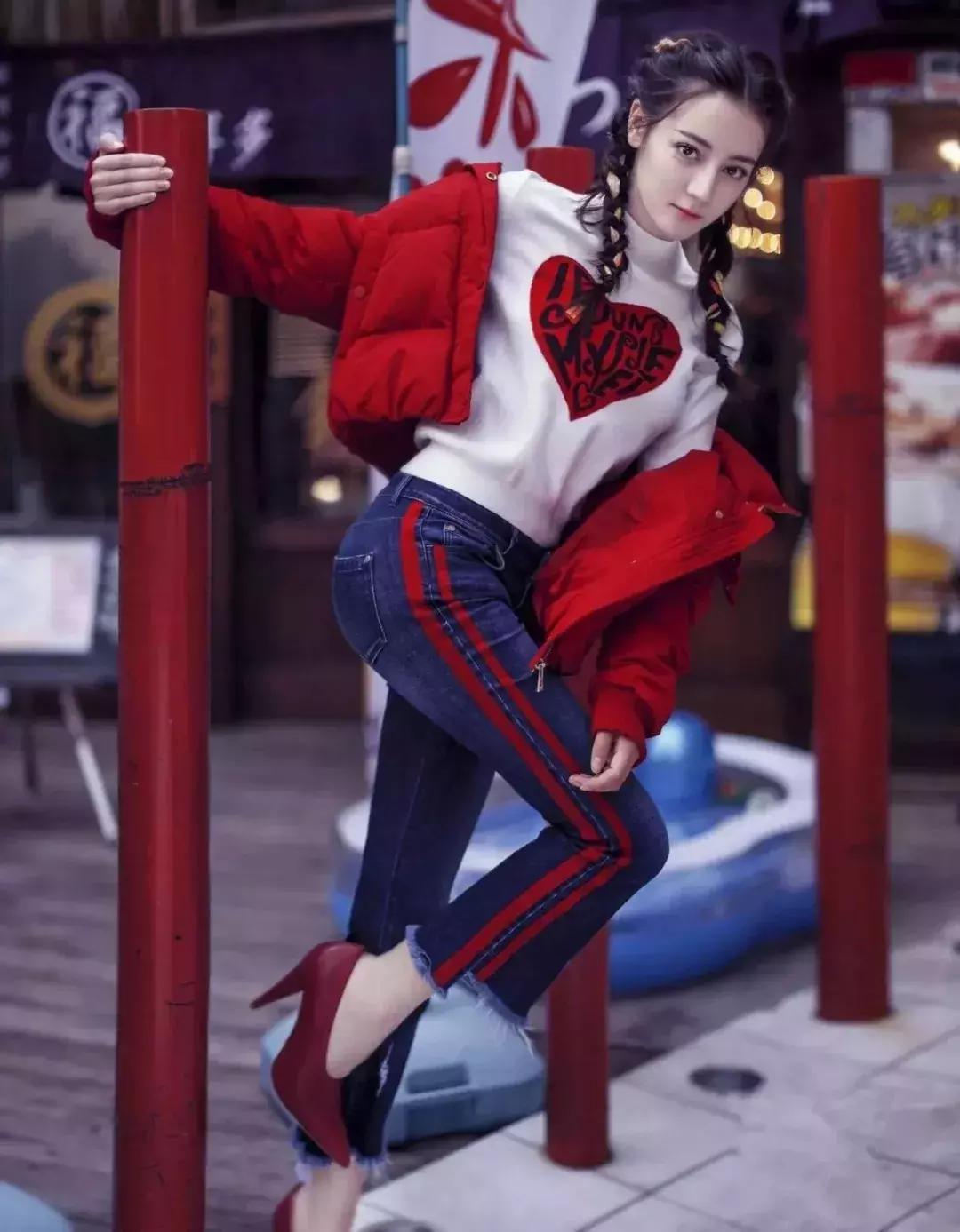 冬天羽绒服内搭怎么穿保暖又时尚,衣柜放久的羽绒服和外套