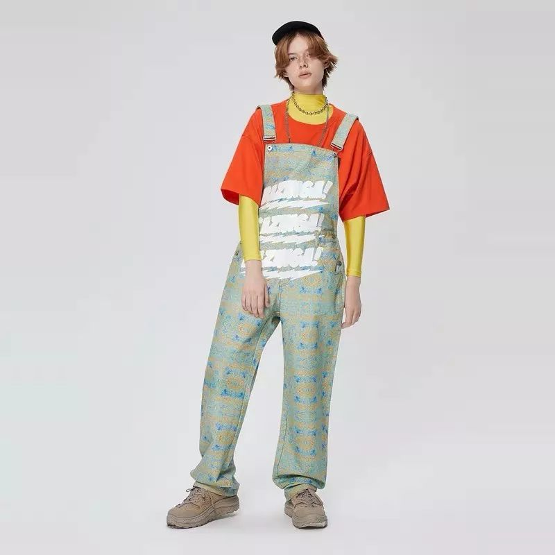 穿上背带裤，校门口保安叔叔都不拦我