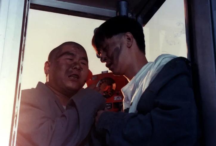 对程蝶衣恩将仇报的小四，27年后已两鬓斑白，但气质依旧如兰