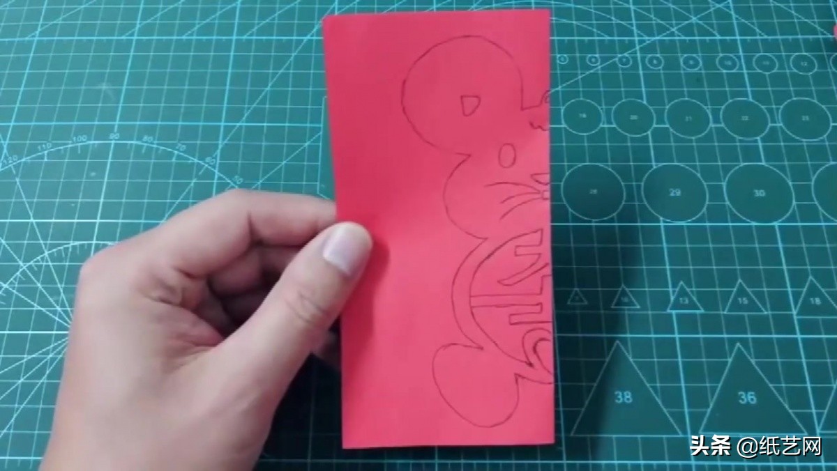 用白纸做新年创意剪纸画,用彩纸自制过年剪纸