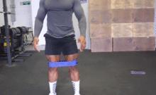 如何改善膝盖内旋腿型,膝盖老是向前弯曲