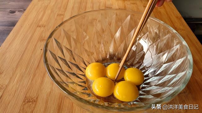 戚风蛋糕怎么做才不会塌陷,戚风蛋糕做法不粘锅