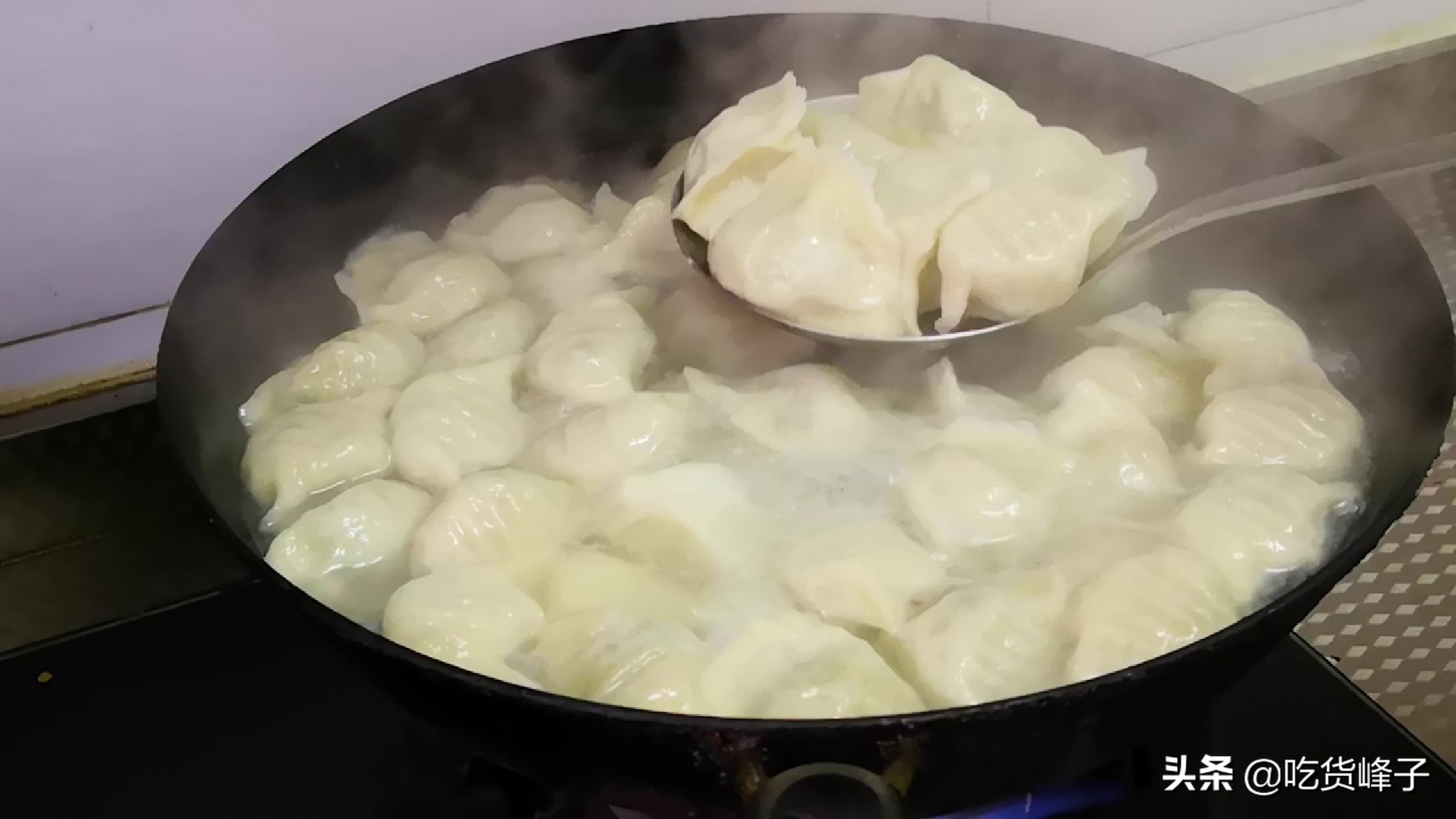 刚包好的饺子怎么放冰箱不粘连,冷冻饺子怎么放才粘不住