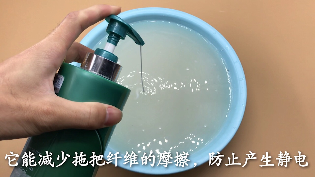 清水拖地干净不留水渍,怎样拖地地板才会干净又亮