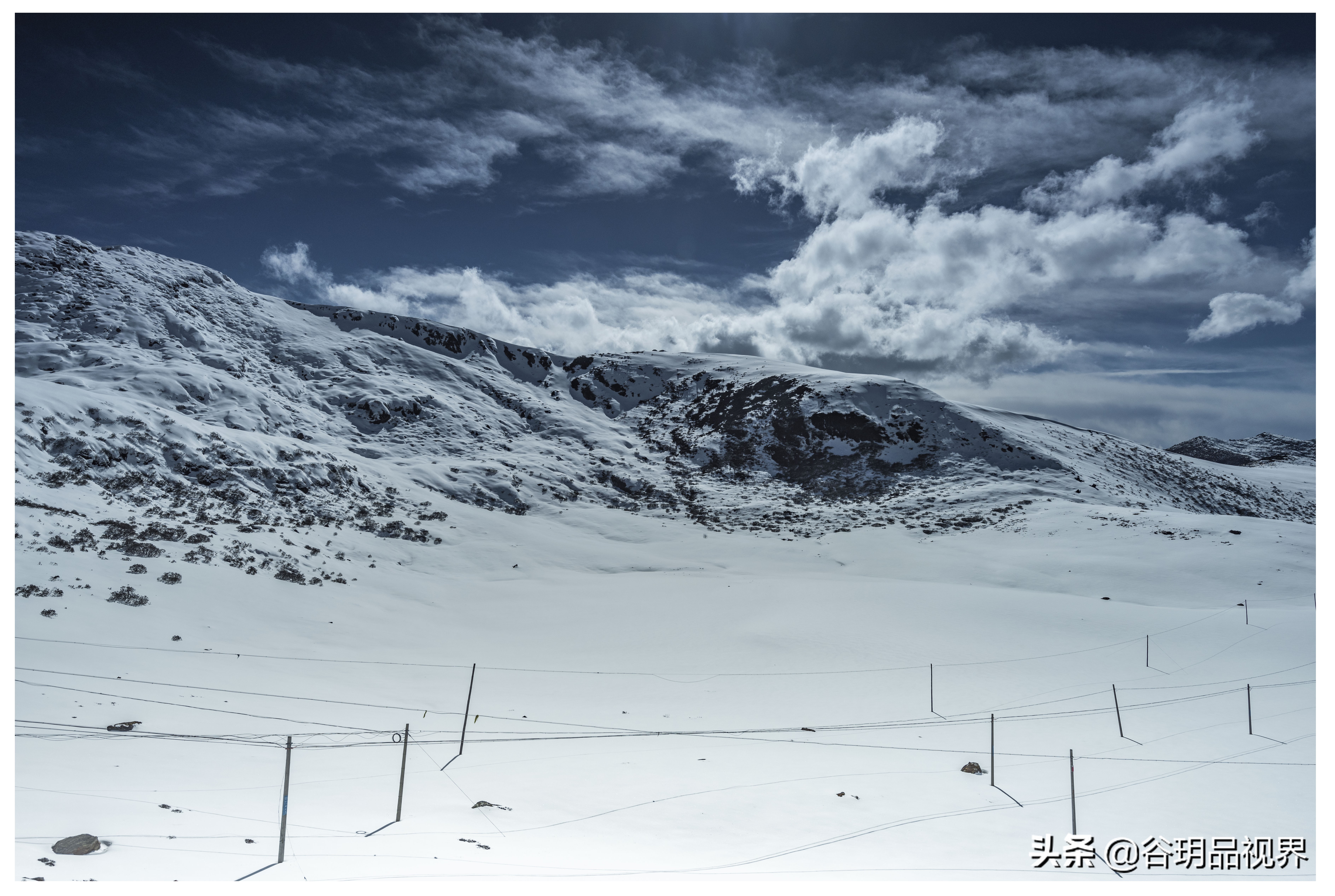 平静走进云海，脚下咔咔作响的白雪声，心无旁骛，顿觉释然