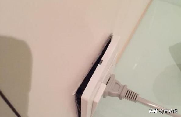 墙上插座整体松动用什么胶水,墙壁上的插座松动了如何解决