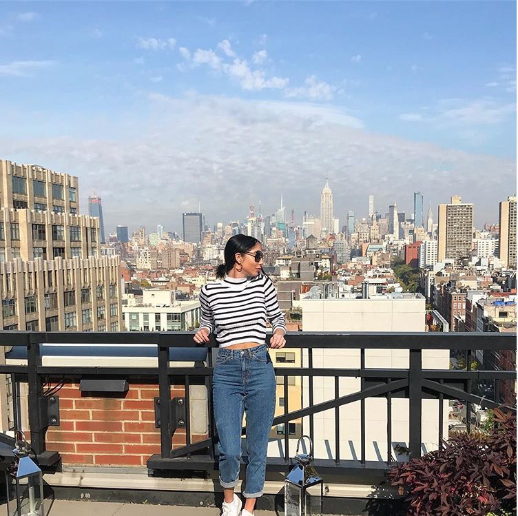 浼︽暒濂冲,浼︽暒濂崇敓