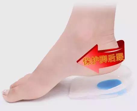 啊呀！你的脚后跟看起来糙得像位“真正男子汉”