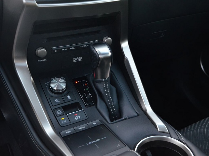 雷克萨斯nx300碰撞测试视频,雷克萨斯nx竞争对手