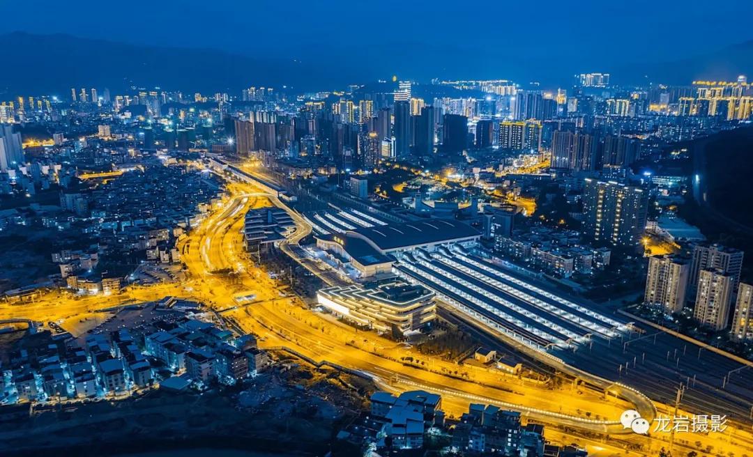 @龙岩人，让我们跟随无人机，一起飞跃闽西