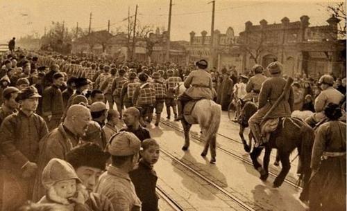 70岁老兵“淘宝”30年，收藏300枚无价之宝，如今价值连城