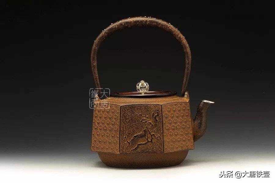 100年的老铁壶有什么特征,最值钱的铁壶真品图
