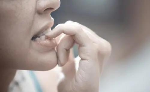 抠手、啃指甲停不下来，这些习惯要关注