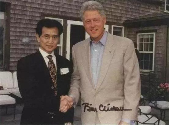 意念拦截原*弹子**，信徒800万，曾与美国总统合影，严新到底有多狠