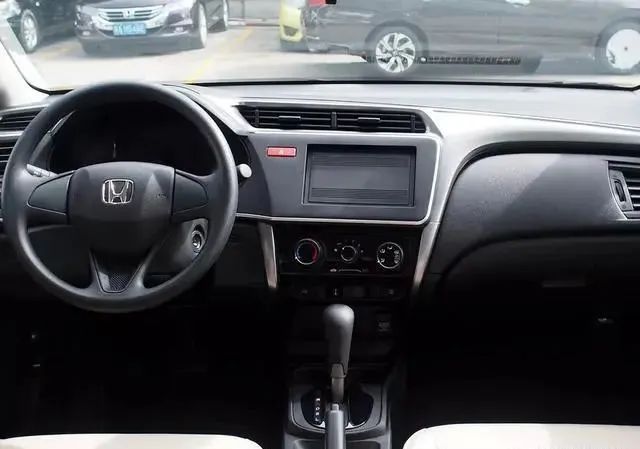 二手本田锋范和丰田卡罗拉哪个好,6万左右的本田二手车推荐