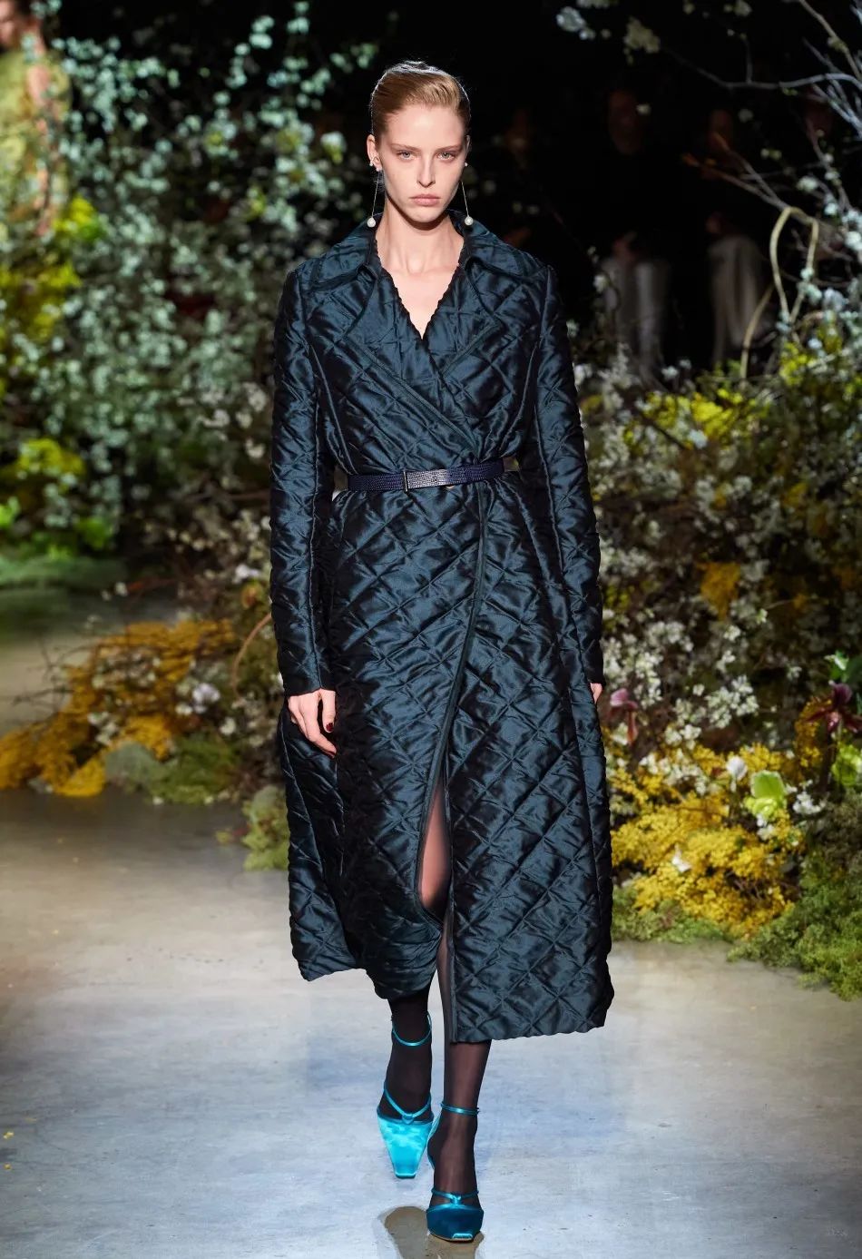 这件奶奶风的「绗缝棉袄」火了，看完我也很想买