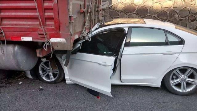 高速开车就犯困怎么防瞌睡,高速开车切勿打瞌睡