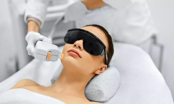 皮肤屏障受损为什么脸特别红,脸皮肤屏障受损严重怎么办