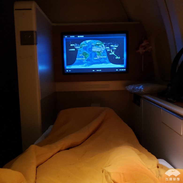 打卡泰航波音747头等舱，贴心空姐疯狂投喂，大龙虾鱼子酱吃到撑