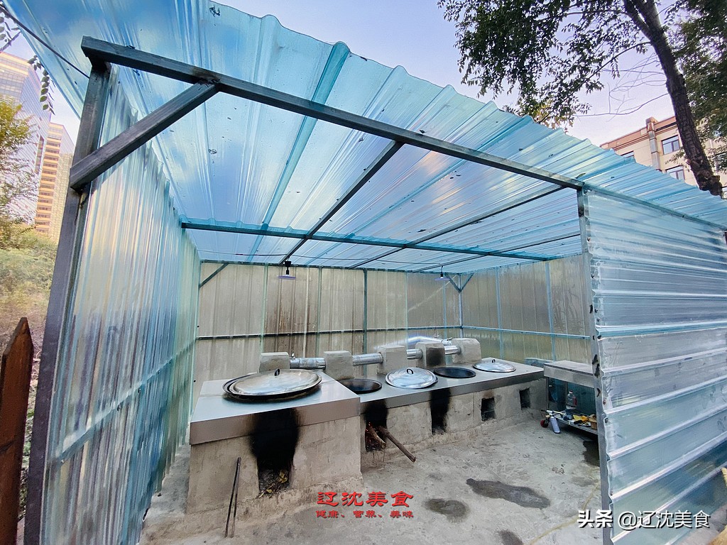 为什么下大雪适合吃铁锅炖大鹅,没有一只鹅能活着离开东北