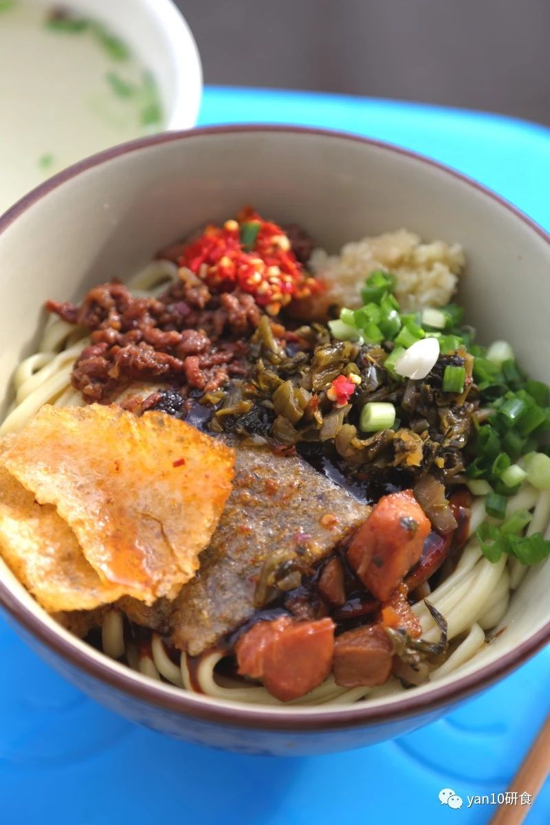 昆明滇池美食推荐菌火锅,滇池边菌子火锅