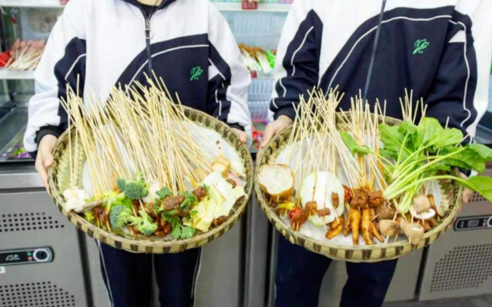 成都美食攻略小吃街本地人推荐,探访成都新晋网红美食街地道美食