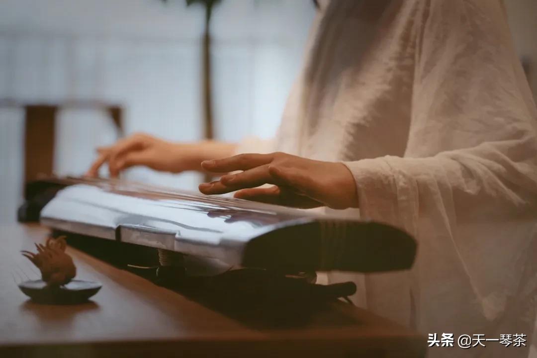 弹琴会让手指变长吗,弹琴会让手变好看吗