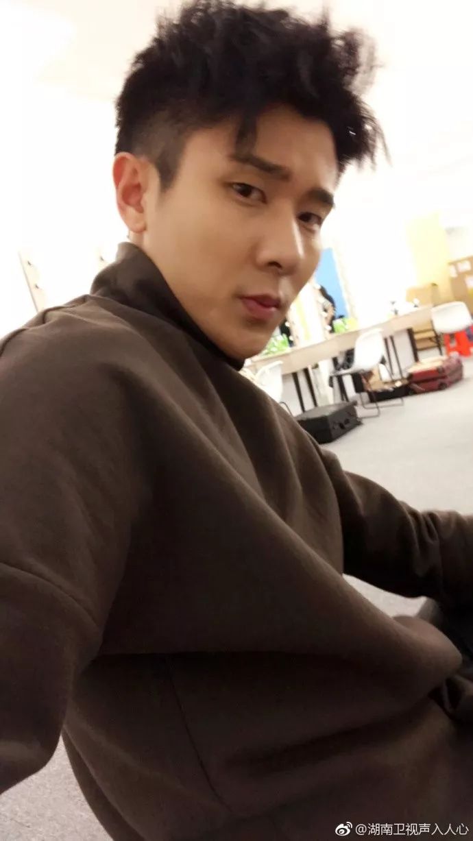 一开始我以为爱上了实力派，没想到他们还全是梗王