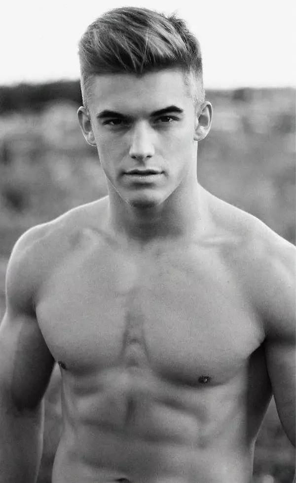 头发硬两边翘怎么办,男生头发很炸该怎么剪好看