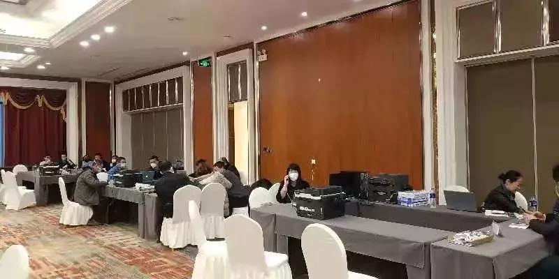 与时间赛跑，为生命逆行，星夜兼程奔向武汉