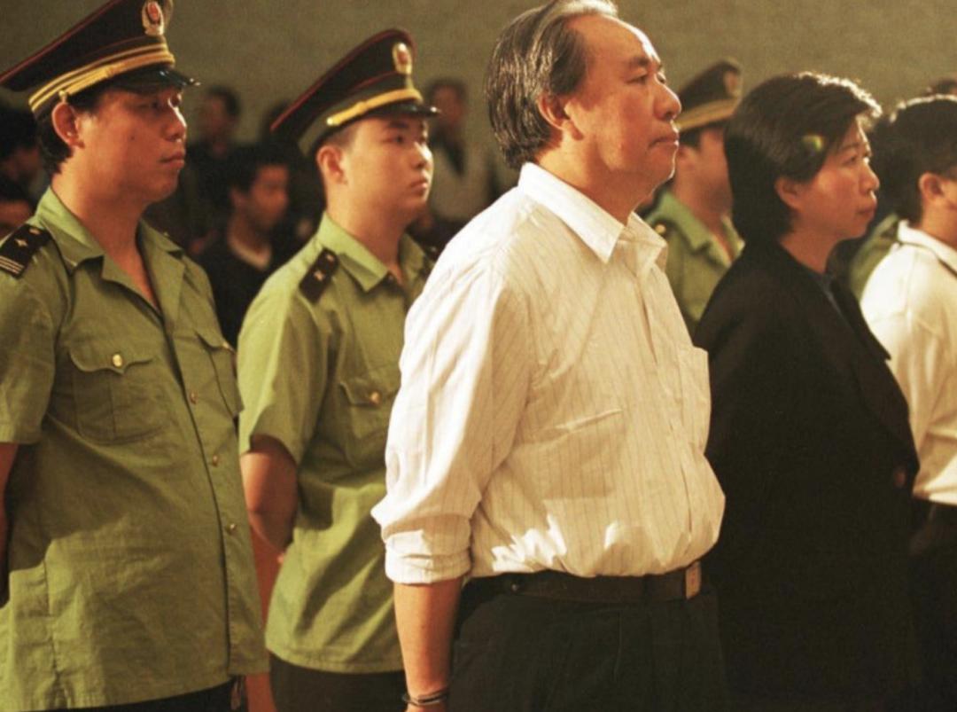 中国入狱前首富几次创业,16岁打拼3次成为中国首富