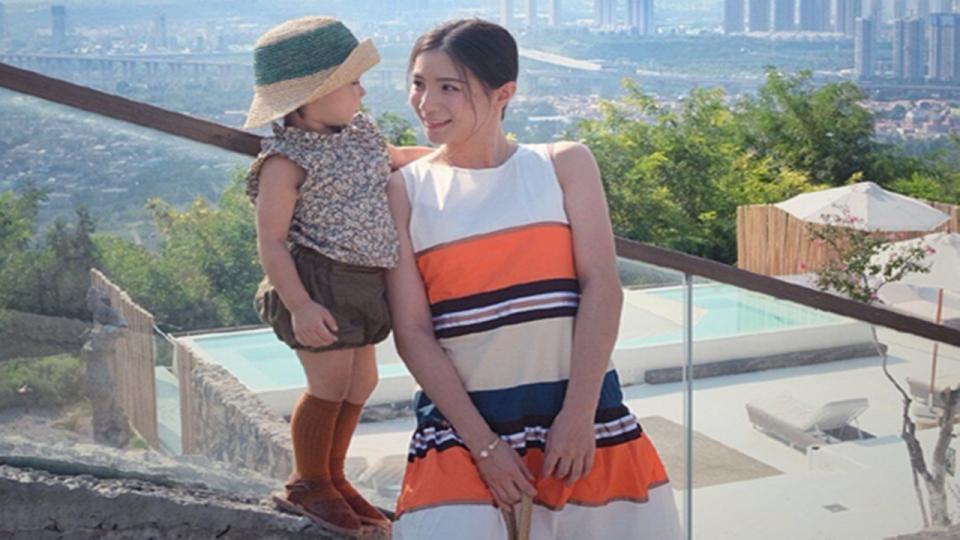 何姿穿连衣裤好看吗,跳水女神何姿跳舞视频