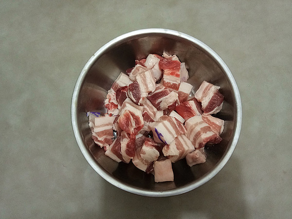 酒店炖鸡汤一般放什么配料,羊肉焯水去腥膻放啥料