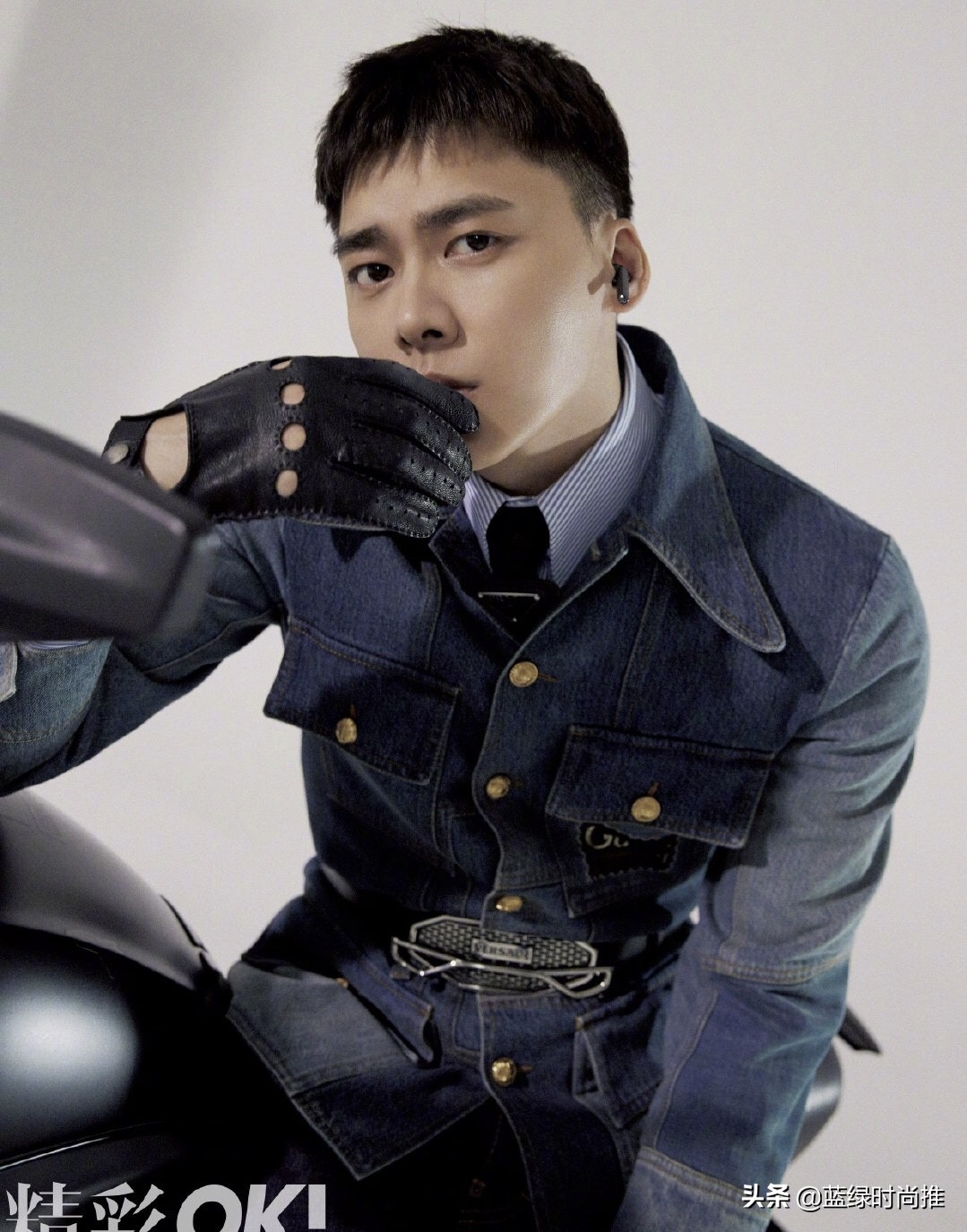 李易峰辨识度高,李易峰红衣造型竖屏