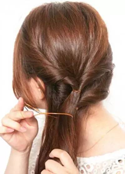 今年流行的侧编发,减龄全编发型