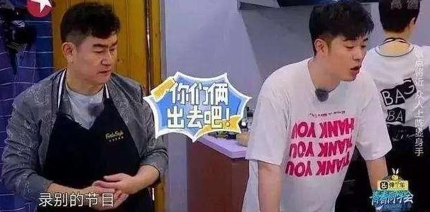 眼里爱的火花都快点燃了，还只是普通朋友？网友：等你们官宣！