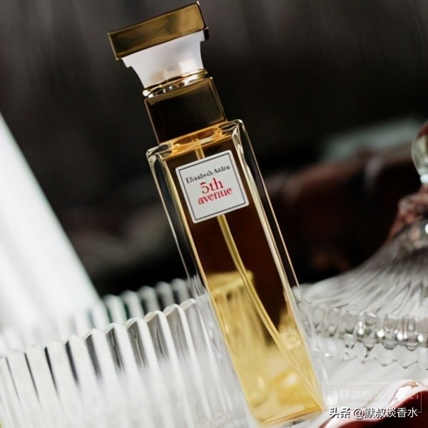 伊丽莎白雅顿白茶女士edt香水测评,伊丽莎白第5大道香水哪个好闻