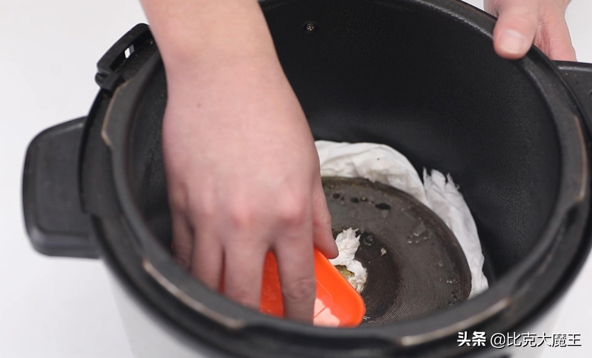 电饭锅发热盘烧糊怎么办,电饭锅加热盘烧焦黑怎么清洗