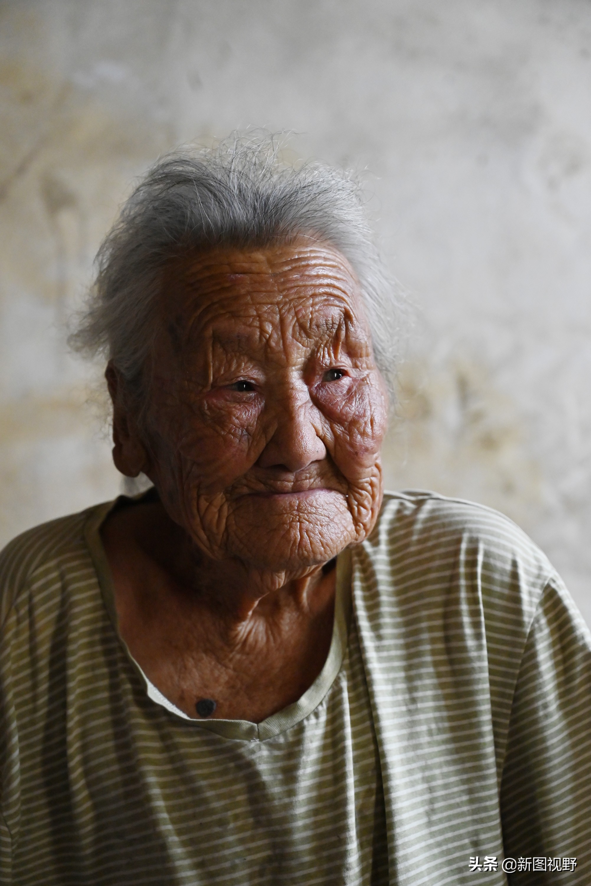 77岁儿子谈长寿经验，100岁母亲插话说出生活秘诀，极具人生智慧