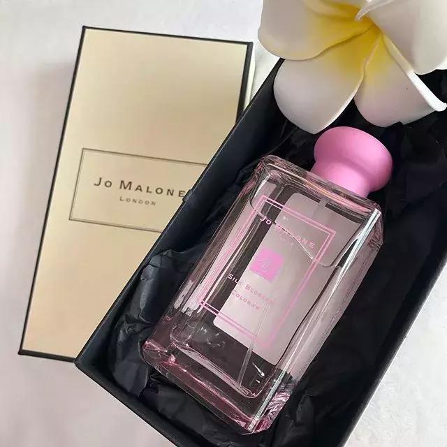 香奈儿蔚蓝香水淡香好还是浓香好,适合夏天香水持久淡香