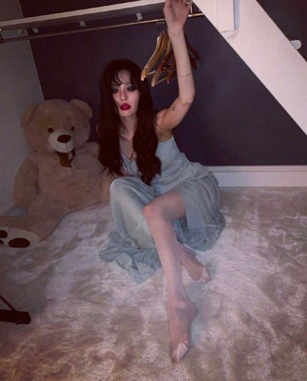 “疑似怀孕”“丰唇“热度还没过又上热搜绿色烟熏你敢同款吗？