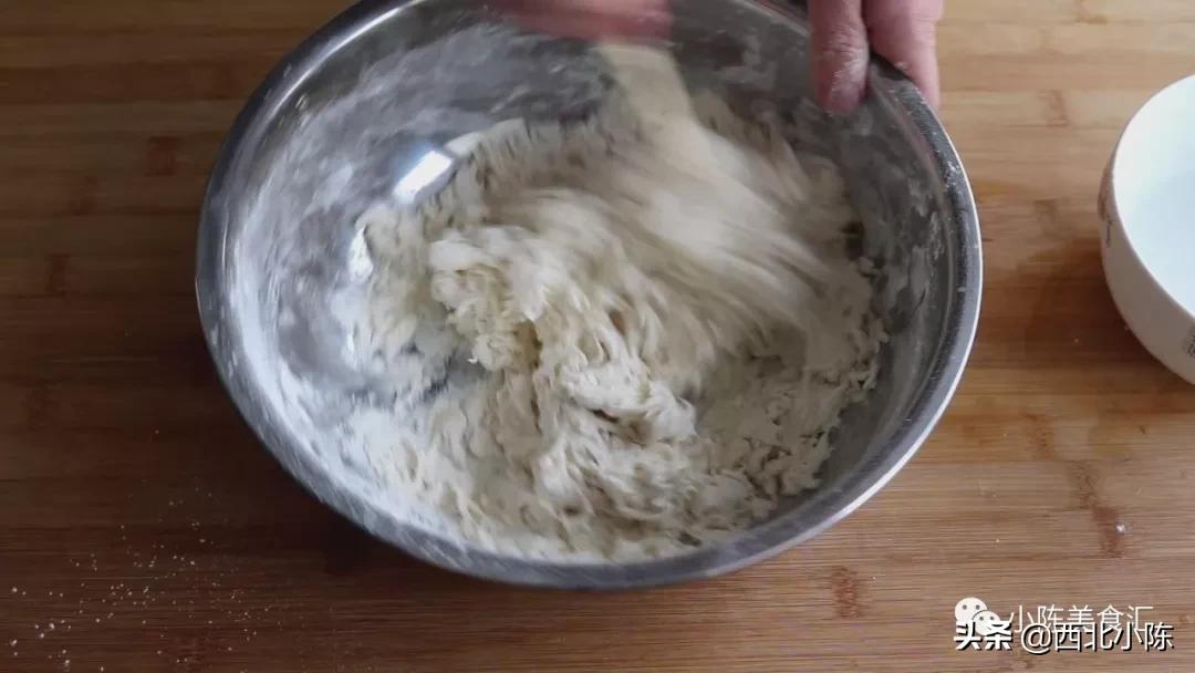 美味营养早餐“手抓饼”终于可以在家做了，按照方法操作特别简单